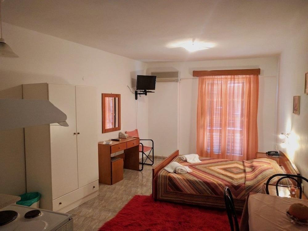 Apollon Studios & Apartments Платаньяс Экстерьер фото